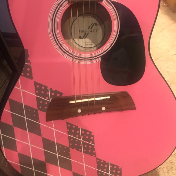 Kids Accoustic Guitar - Picture 1 of 3